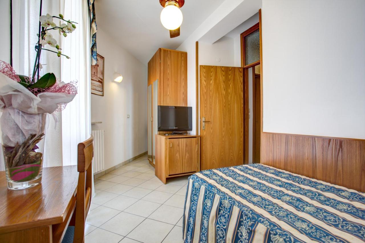 Hotel Genzianella Cervia Buitenkant foto