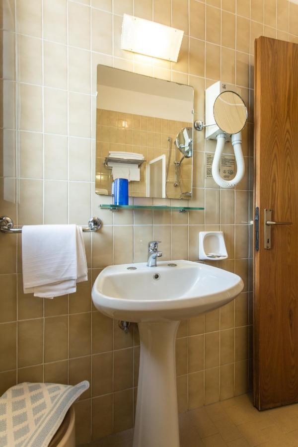 Hotel Genzianella Cervia Buitenkant foto